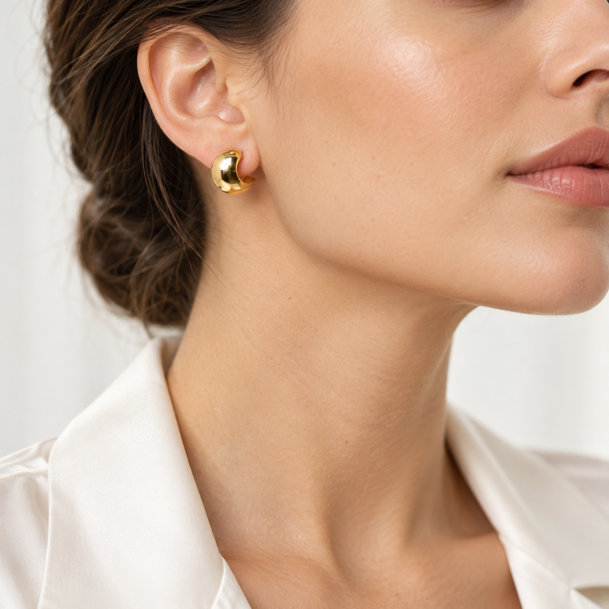 Pendientes de aro huggie gruesos de oro de 18 quilates