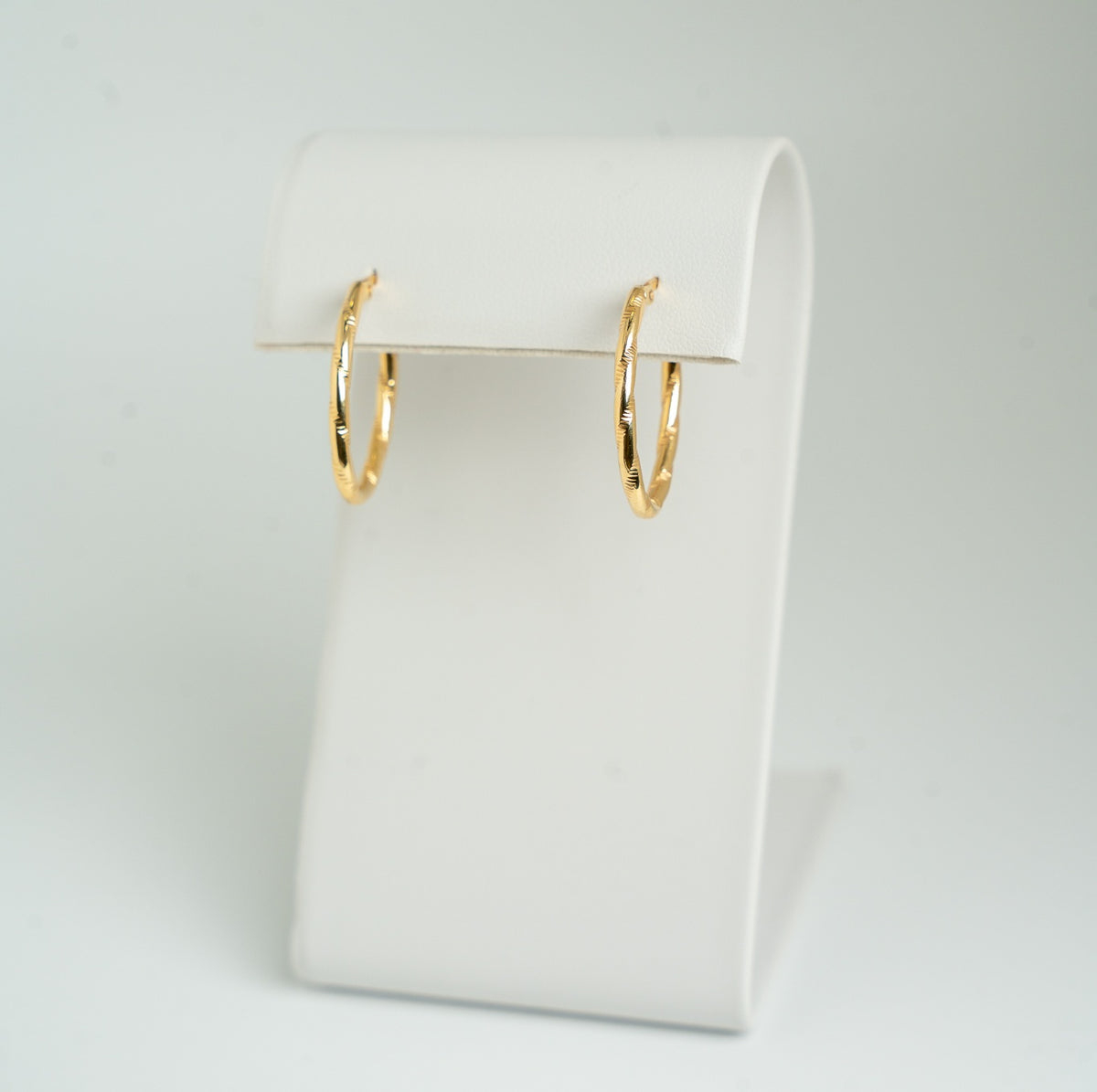 18K Gold Textured Oval Hoop Earrings